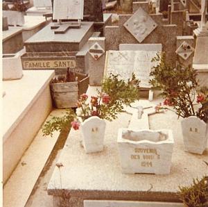 ORAN 10 2005 065 CIMETIERE DE TAMAZHOUET TOMBE D ANTOINE RUIZ MON ONCLE DECEDE A 14 ANS 1966 TOUT VA BIEN